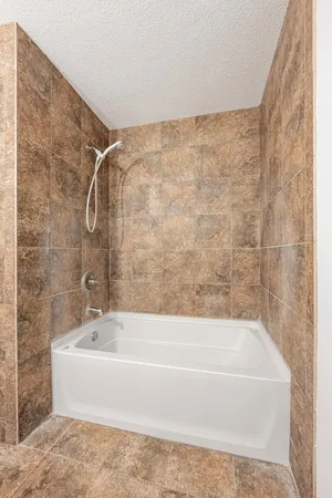 $180,000 | 1658 Helena Road North, Oakdale, MN 55128