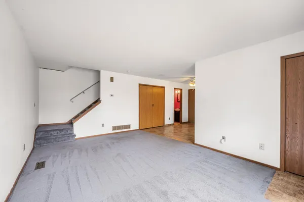 $180,000 | 1658 Helena Road North, Oakdale, MN 55128