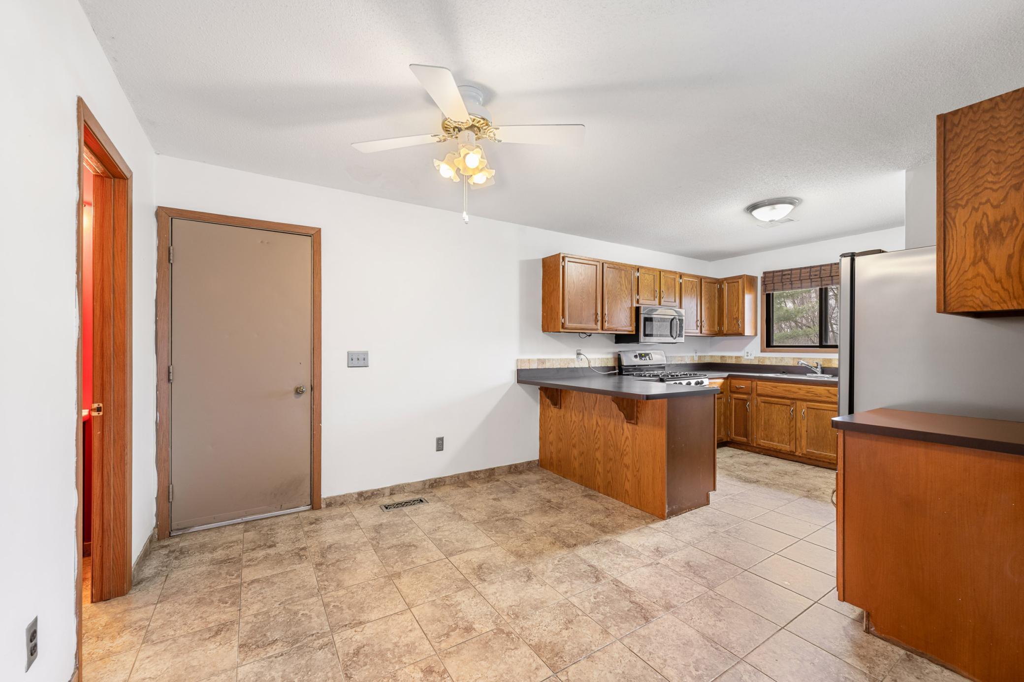 1658 Helena Road North Oakdale, MN 55128 - Photo 4 of 27