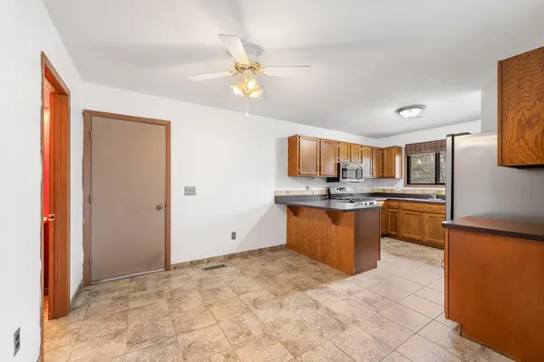 $180,000 | 1658 Helena Road North, Oakdale, MN 55128