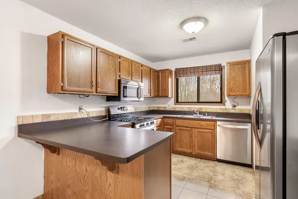 $180,000 | 1658 Helena Road North, Oakdale, MN 55128