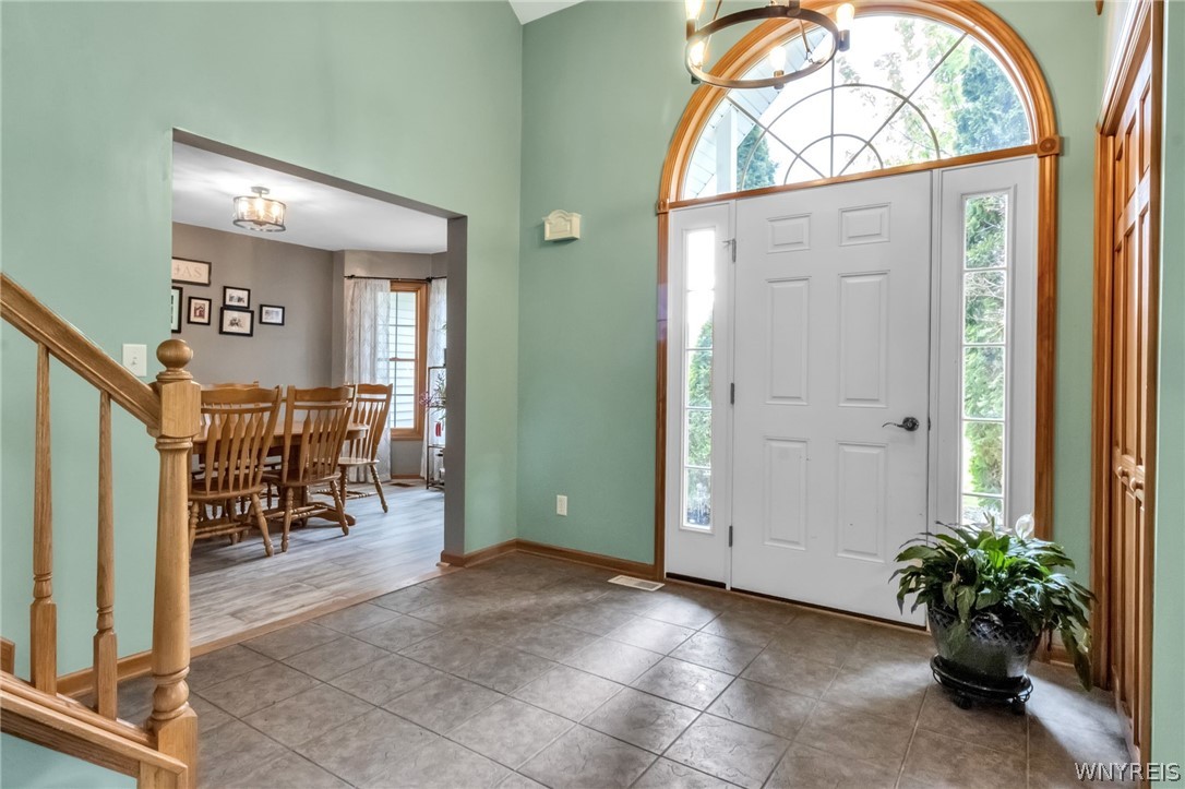 5435 Mapleton Road Lockport, NY 14094 - Photo 4 of 37