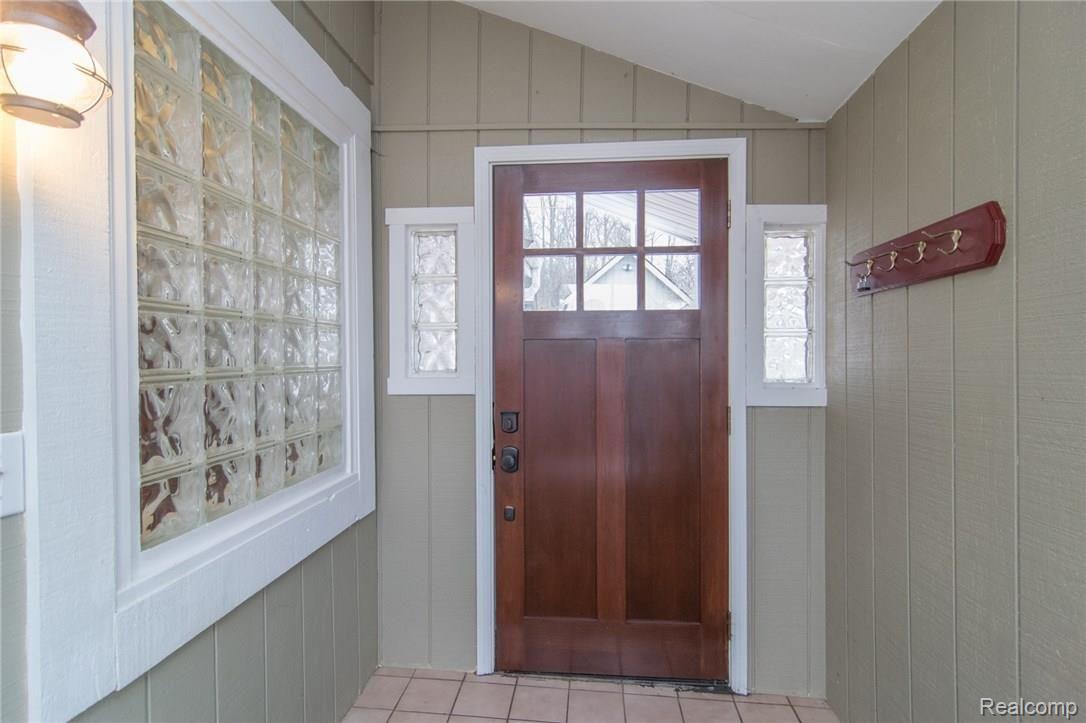 5299 Wayne Road White Lake, MI 48383 - Photo 5 of 52 DSC_0085.jpg