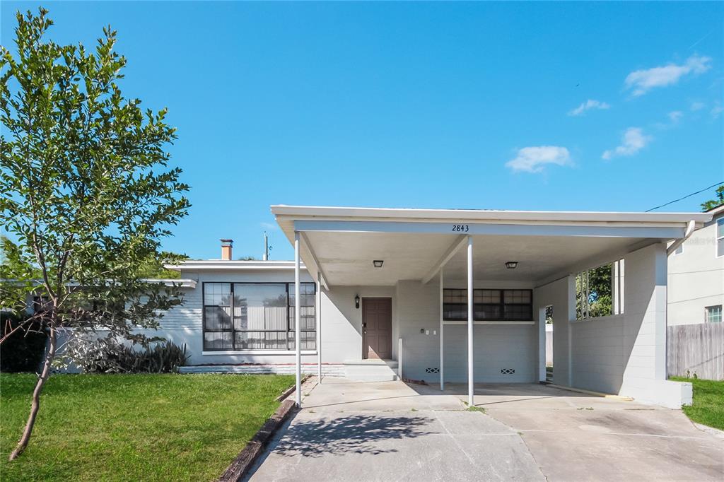 a view of a house with a yard
