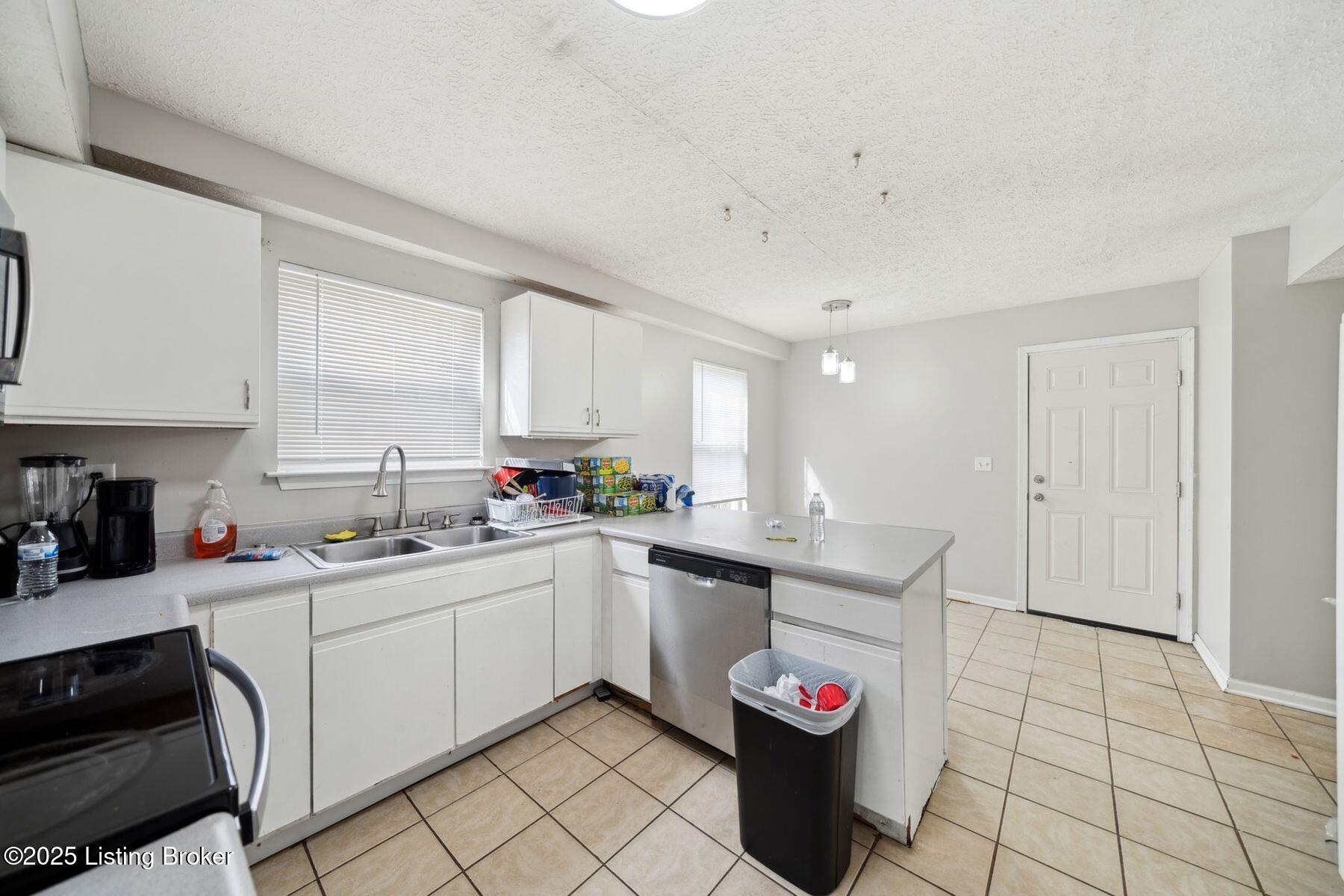 9600 Brooks Bend Road Louisville, KY 40258 - Photo 13 of 42 photo_online_012