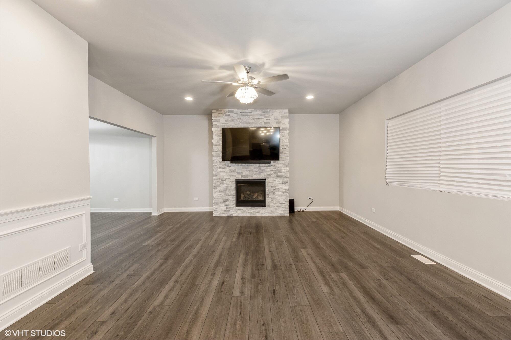 1293 77th Place Merrillville, IN 46410 - Photo 3 of 13 2000x1333