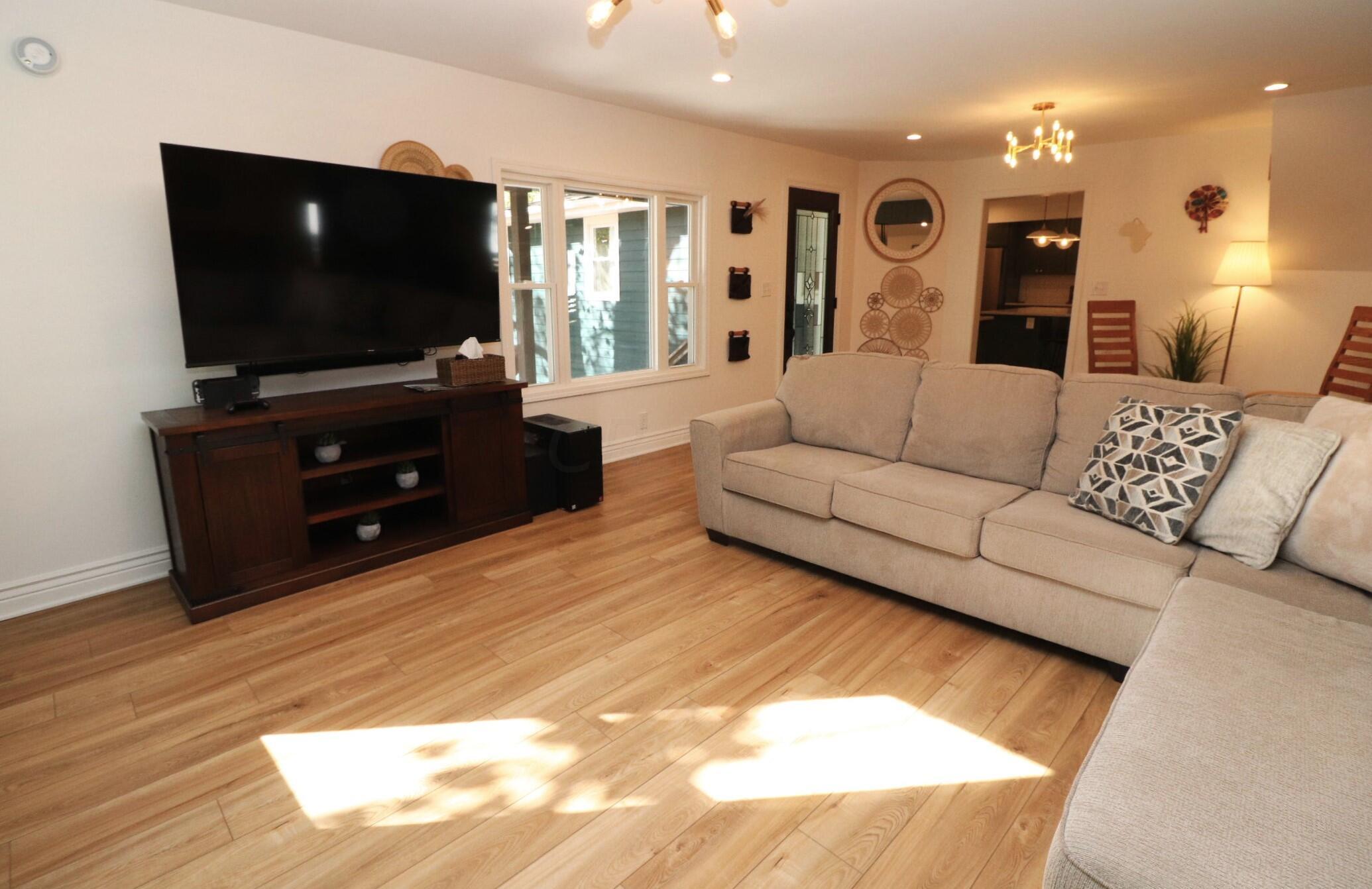 123 Old Mill Road Springfield, OH 45506 - Photo 17 of 76 Living room