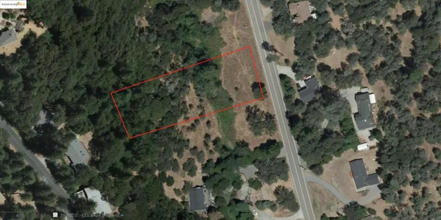 a picture of a bathroom