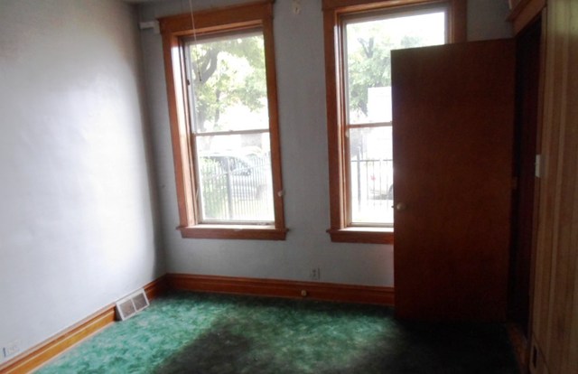 3142 West 40th Place Chicago, IL 60632 - Photo 2 of 12