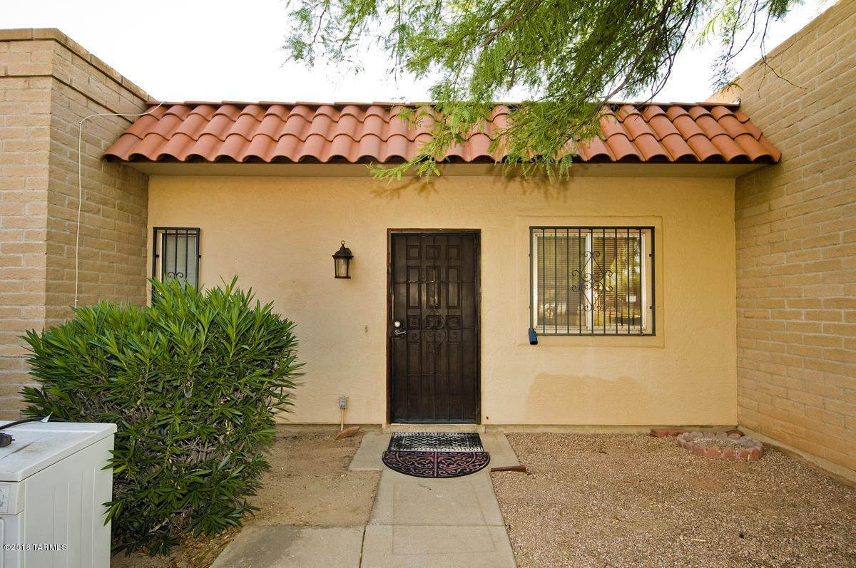 932 South Pantano Road Tucson, AZ 85710 - Photo 2 of 28 Gallery Image 2