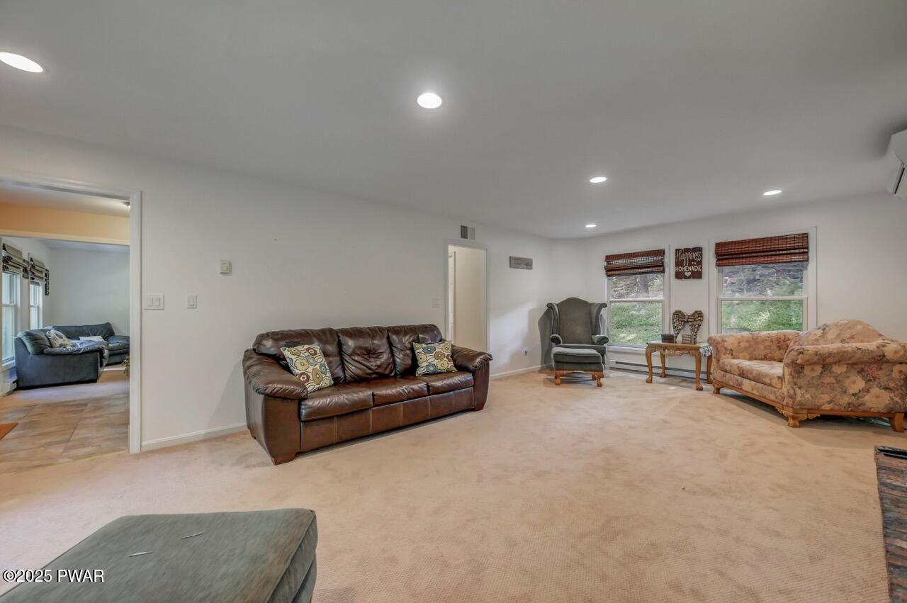 204 Ridgeview Drive Lake Ariel, PA 18436 - Photo 7 of 116 204 Ridgeview Dr 09 Large