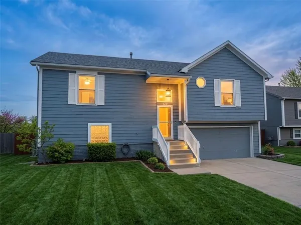 $335,000 | 120 West Skylark Street, Gardner, KS 66030