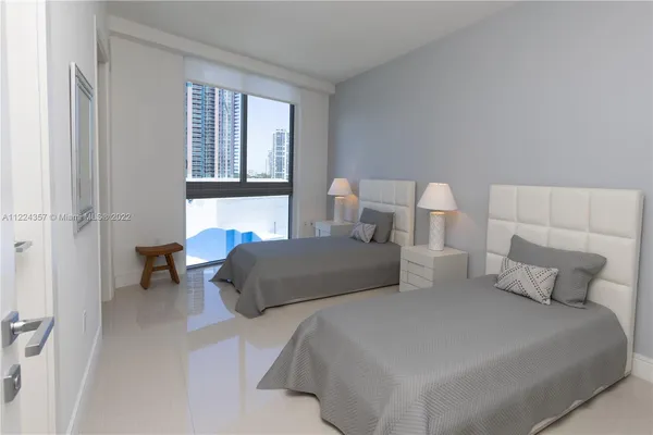 $3,290,000 | 3300 Northeast 188th Street, Unit 618, Aventura, FL 33180