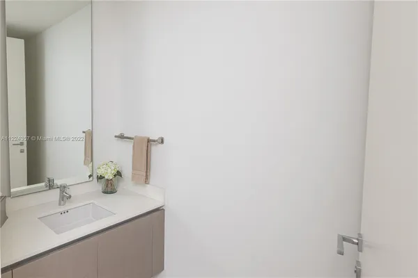 $3,290,000 | 3300 Northeast 188th Street, Unit 618, Aventura, FL 33180