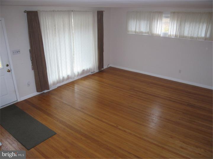 570 Bob White Road Wayne, PA 19087 - Photo 3 of 19 Living Room