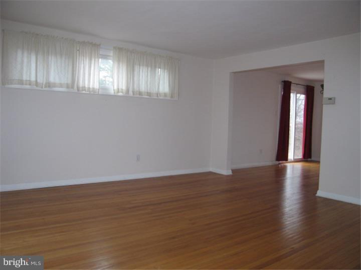 570 Bob White Road Wayne, PA 19087 - Photo 4 of 19 Living Room