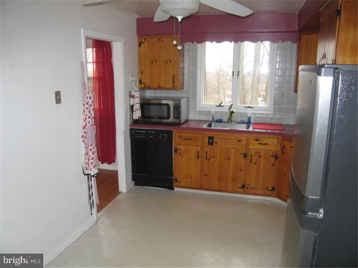 570 Bob White Road Wayne, PA 19087 - Photo 8 of 19 Kitchen
