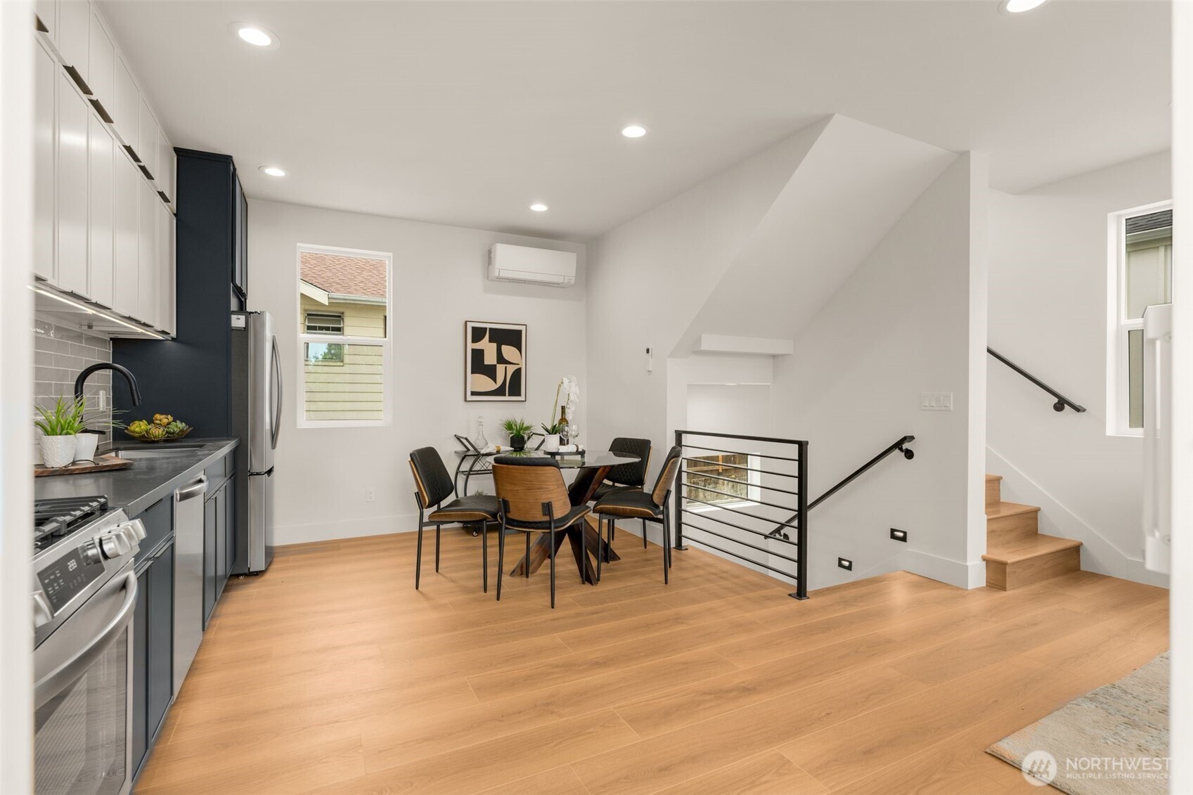 7403 Dayton Avenue North Seattle, WA 98103 - Photo 5 of 37