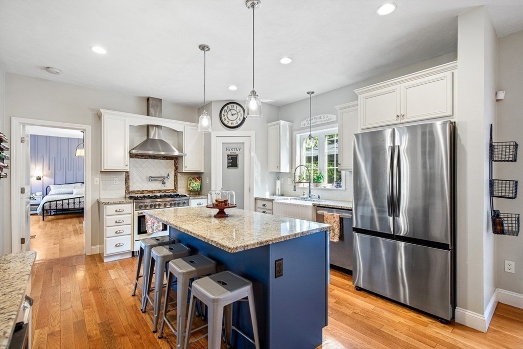 32 Ridge Street Berkley, MA 02779 - Photo 8 of 42 Gallery Image 8