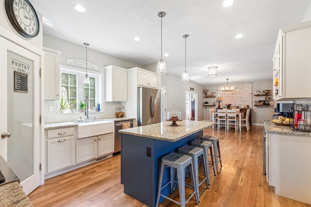 32 Ridge Street Berkley, MA 02779 - Photo 9 of 42 Gallery Image 9