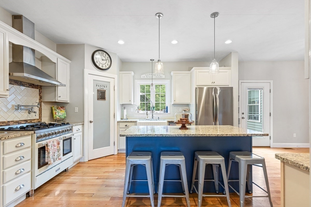 32 Ridge Street Berkley, MA 02779 - Photo 10 of 42 Gallery Image 10