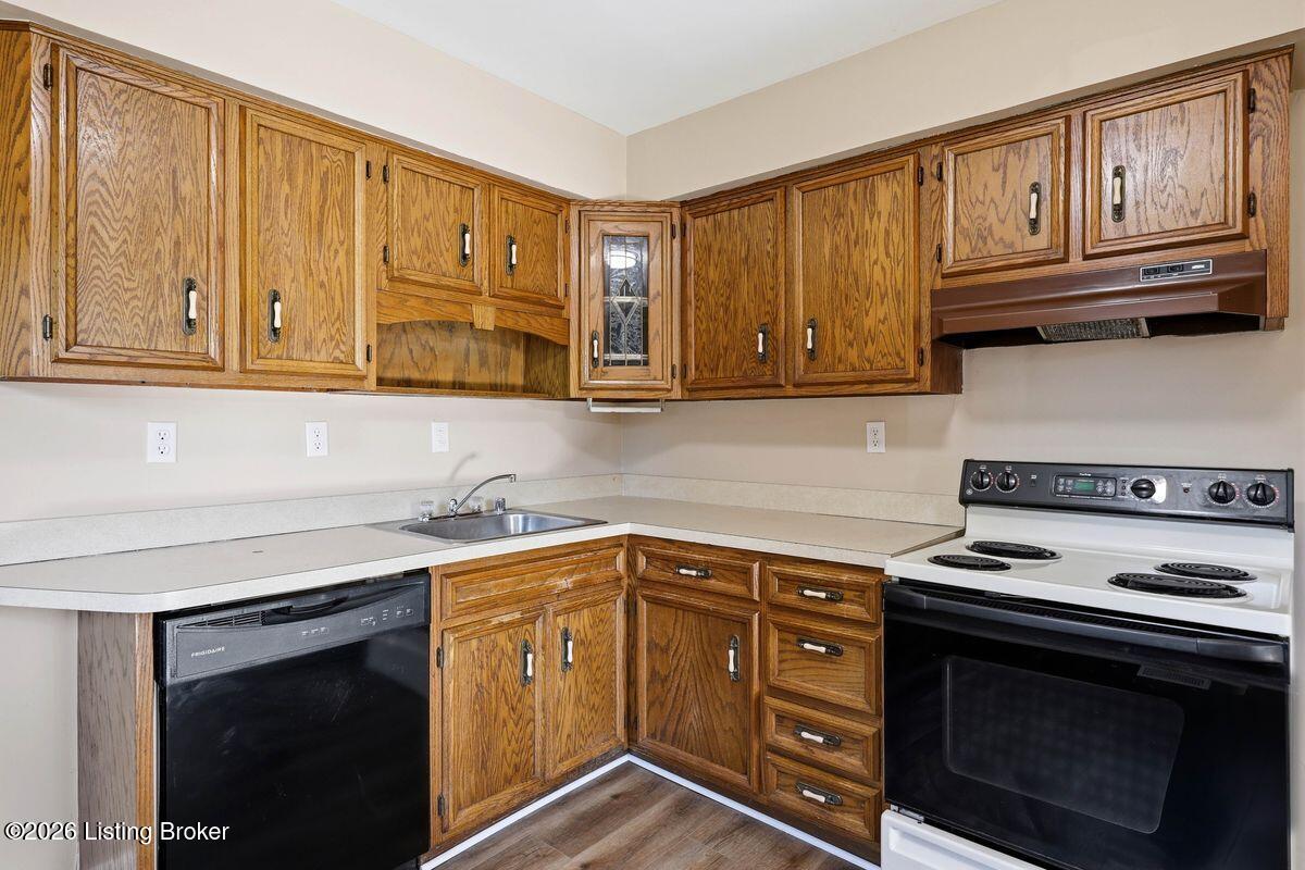 4600 Kiefer Road Louisville, KY 40216 - Photo 10 of 33 Ample cabinet space