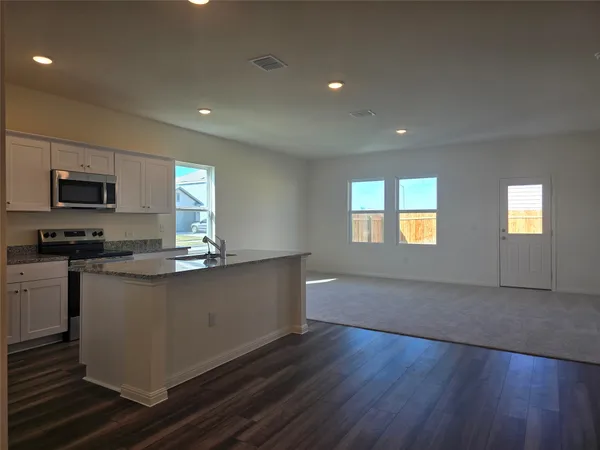 $1,895 | 421 Wedemeyer Street, Taylor, TX 76574
