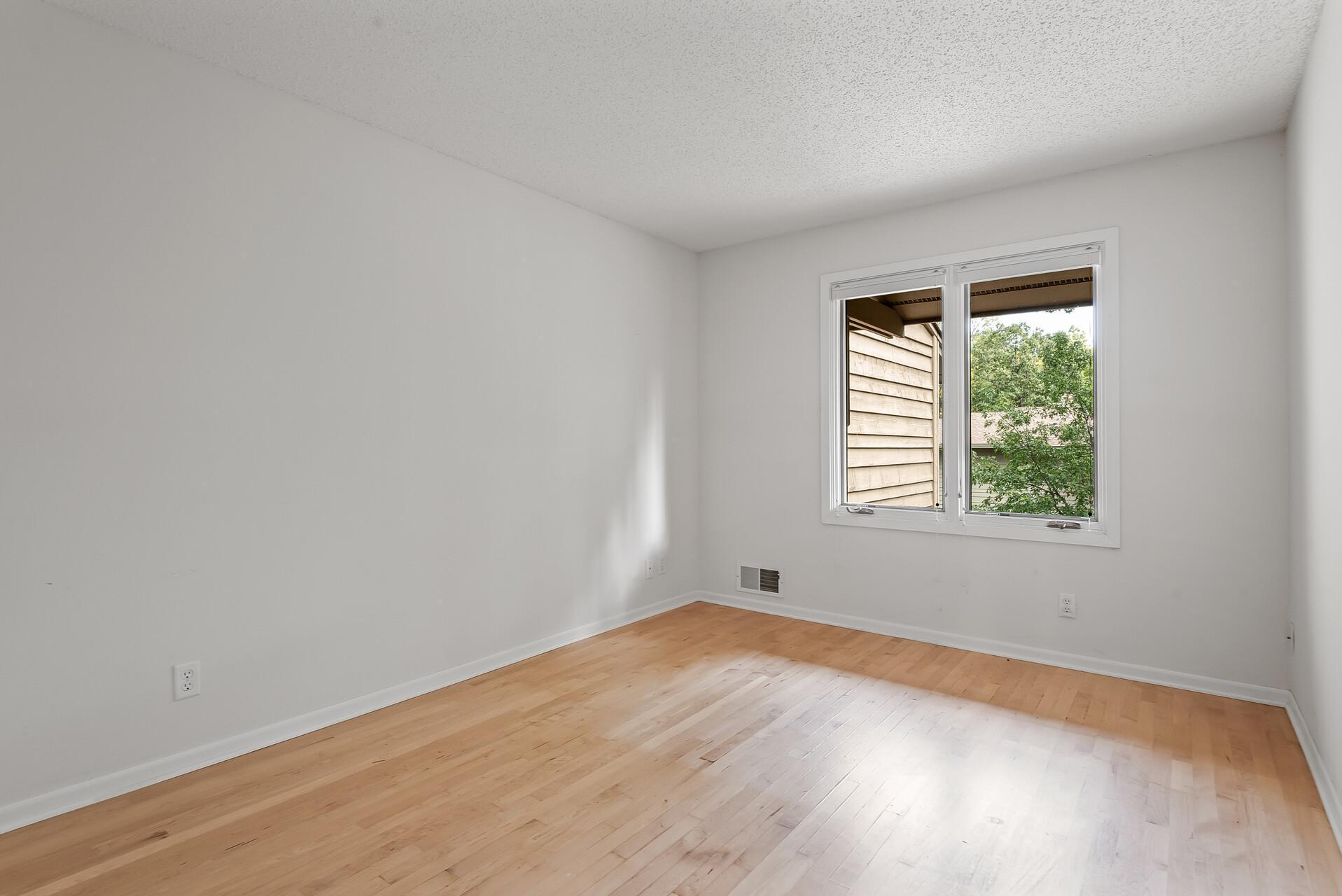 10309 Scarborough Road Bloomington, MN 55437 - Photo 25 of 30 Gallery Image 25