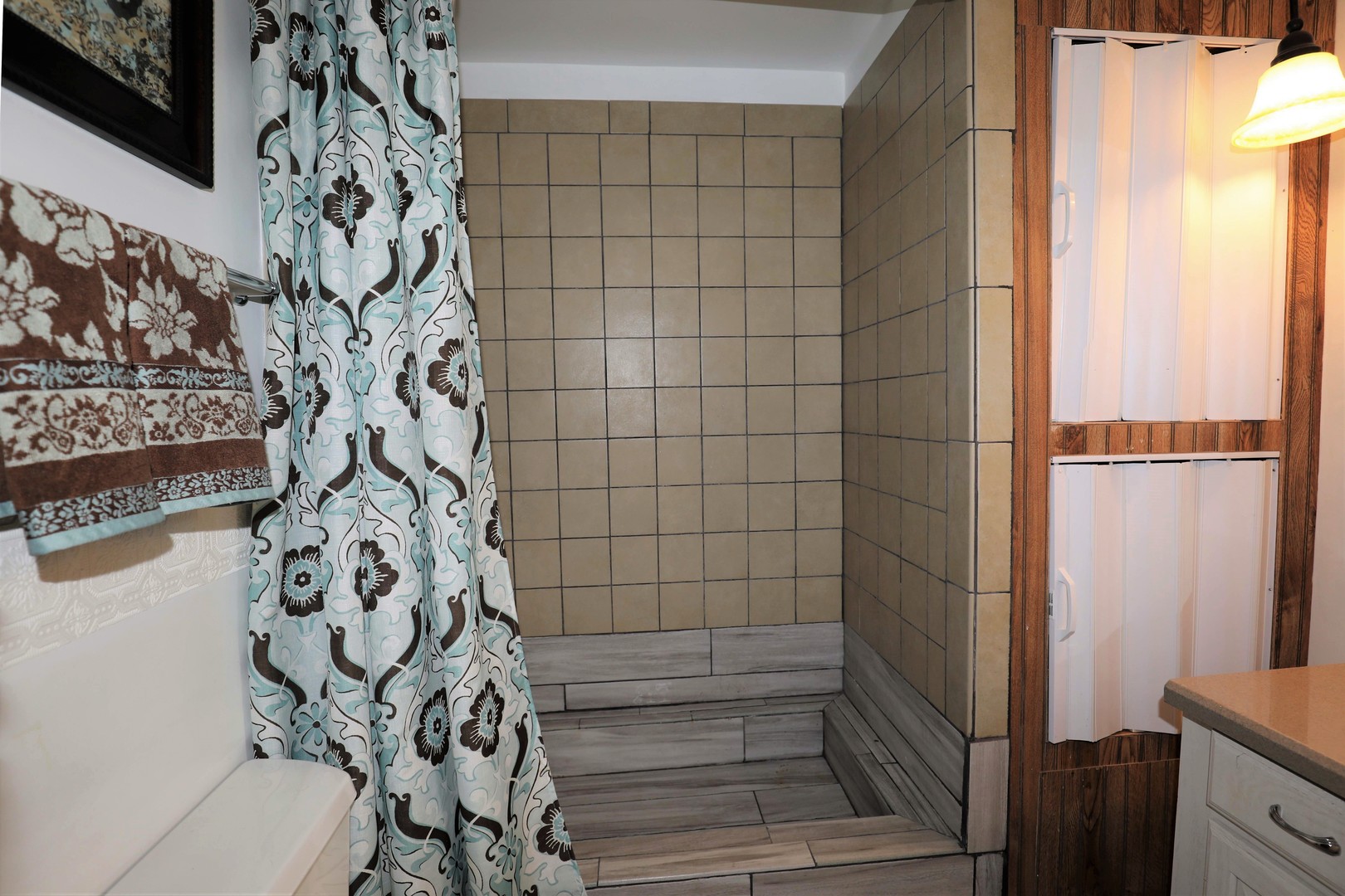 240 Fox Lane Belvidere, IL 61008 - Photo 14 of 18 a bathroom with a bathtub and shower