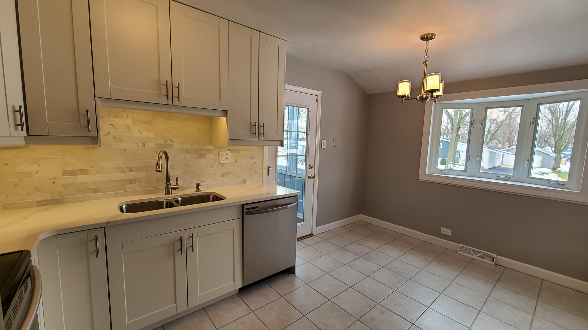 148 Highland Road Willowbrook, IL 60527 - Photo 4 of 17