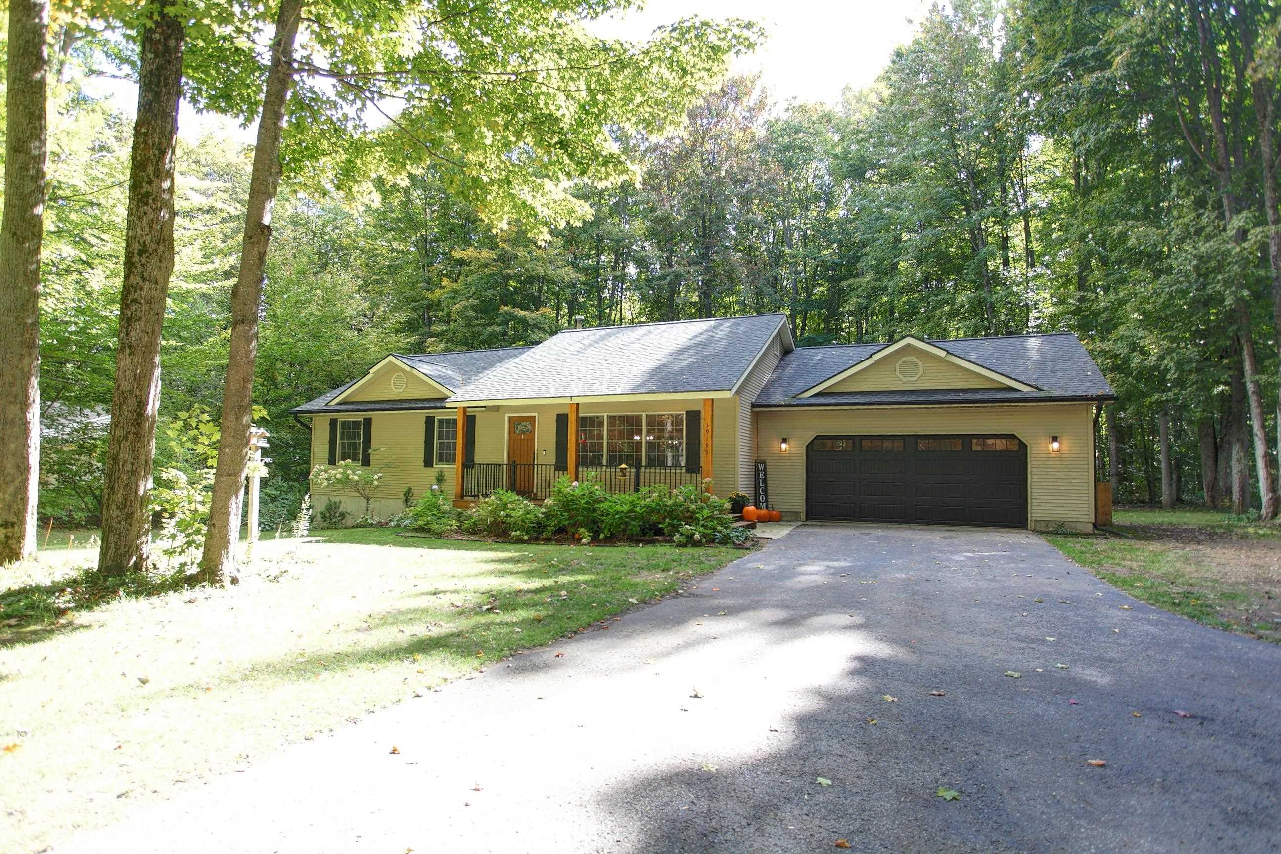 19199 Ridgeview Lane Lake Ann, MI 49650 - Photo 26 of 30 1951368-55152971-9c8a-458c-b2d0-e44b37181d6b.JPG