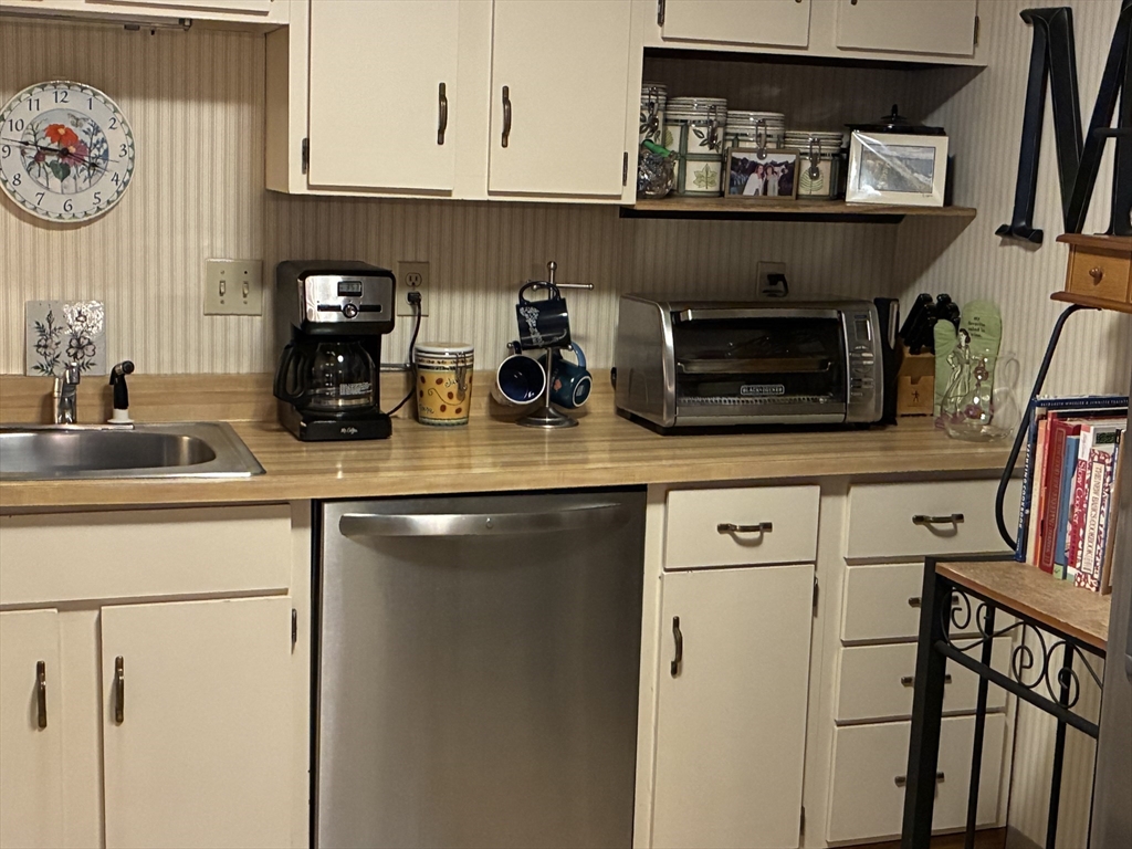 1 Summit Drive, Unit 57 Reading, MA 01867 - Photo 5 of 8