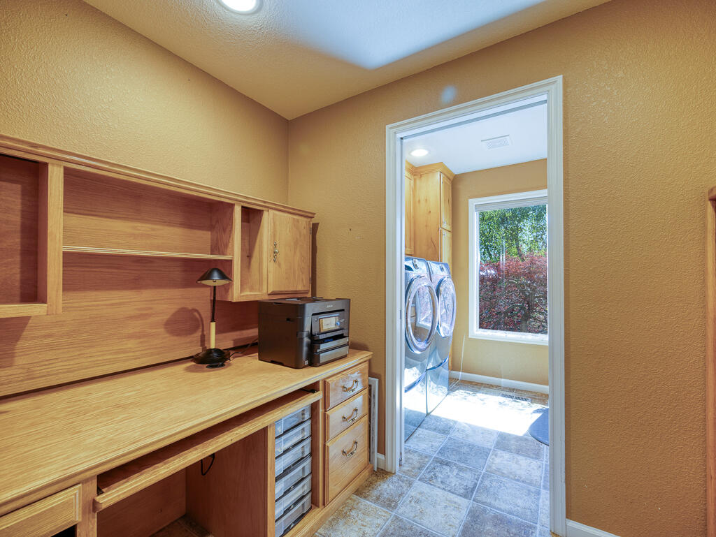 15512 Riveredge Road Klamath Falls, OR 97601 - Photo 26 of 37 15512 River Edge-28