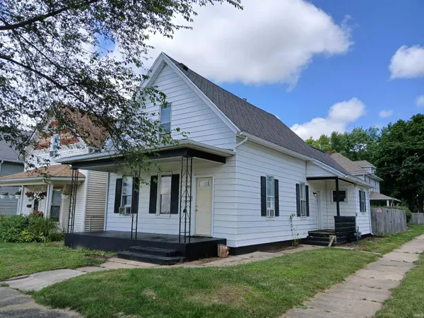 $1,200 | 925 Cedar Street, South Bend, IN 46617
