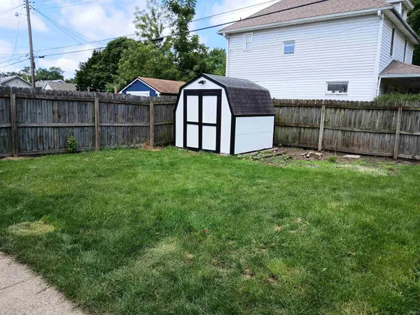 $1,200 | 925 Cedar Street, South Bend, IN 46617