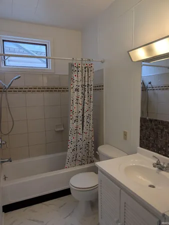 $1,200 | 925 Cedar Street, South Bend, IN 46617