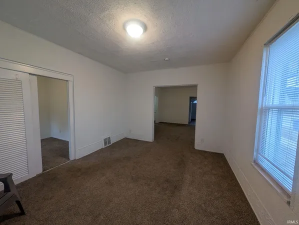 $1,200 | 925 Cedar Street, South Bend, IN 46617