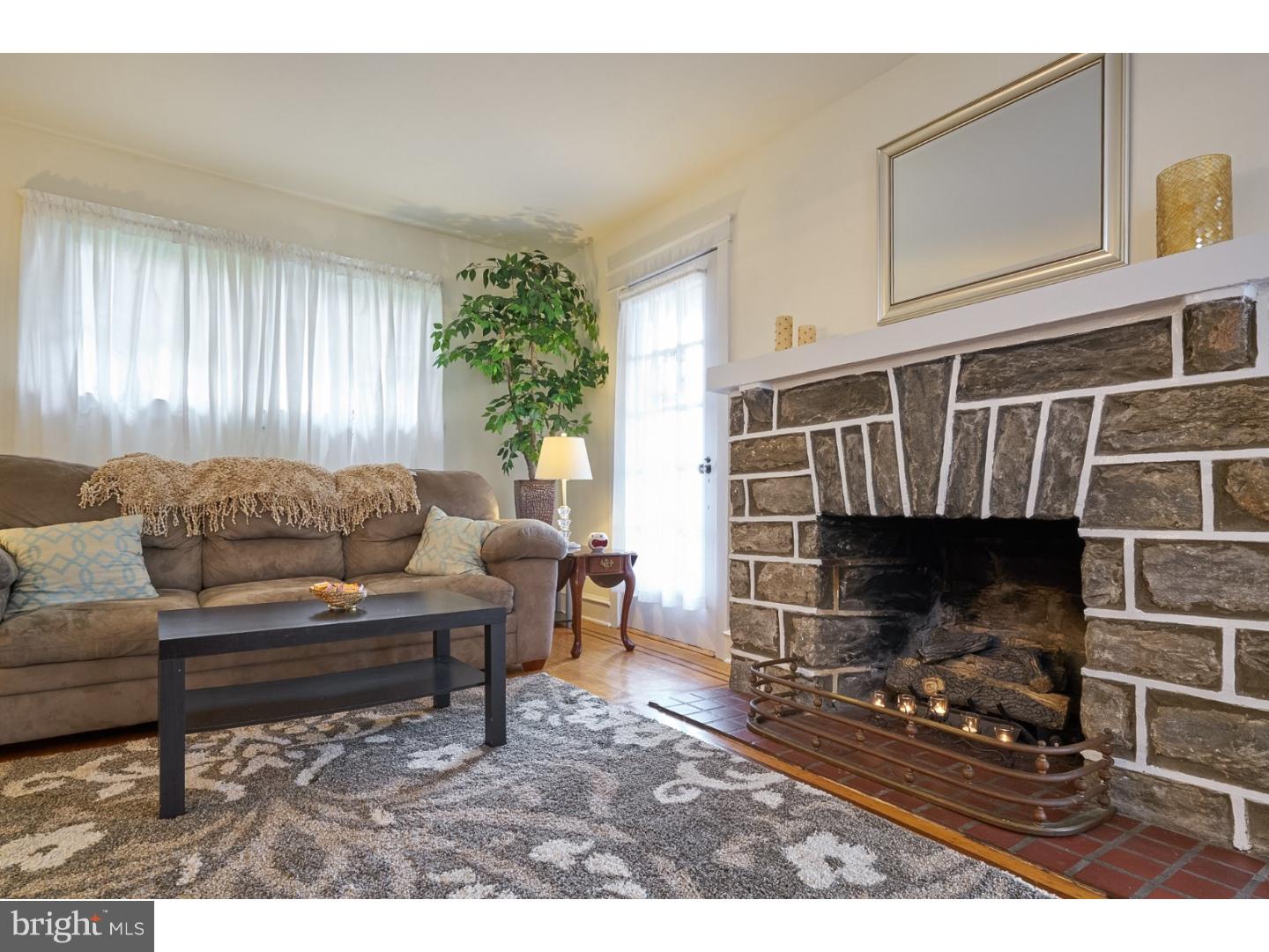 304 South Manoa Road Havertown, PA 19083 - Photo 4 of 25 Living Room