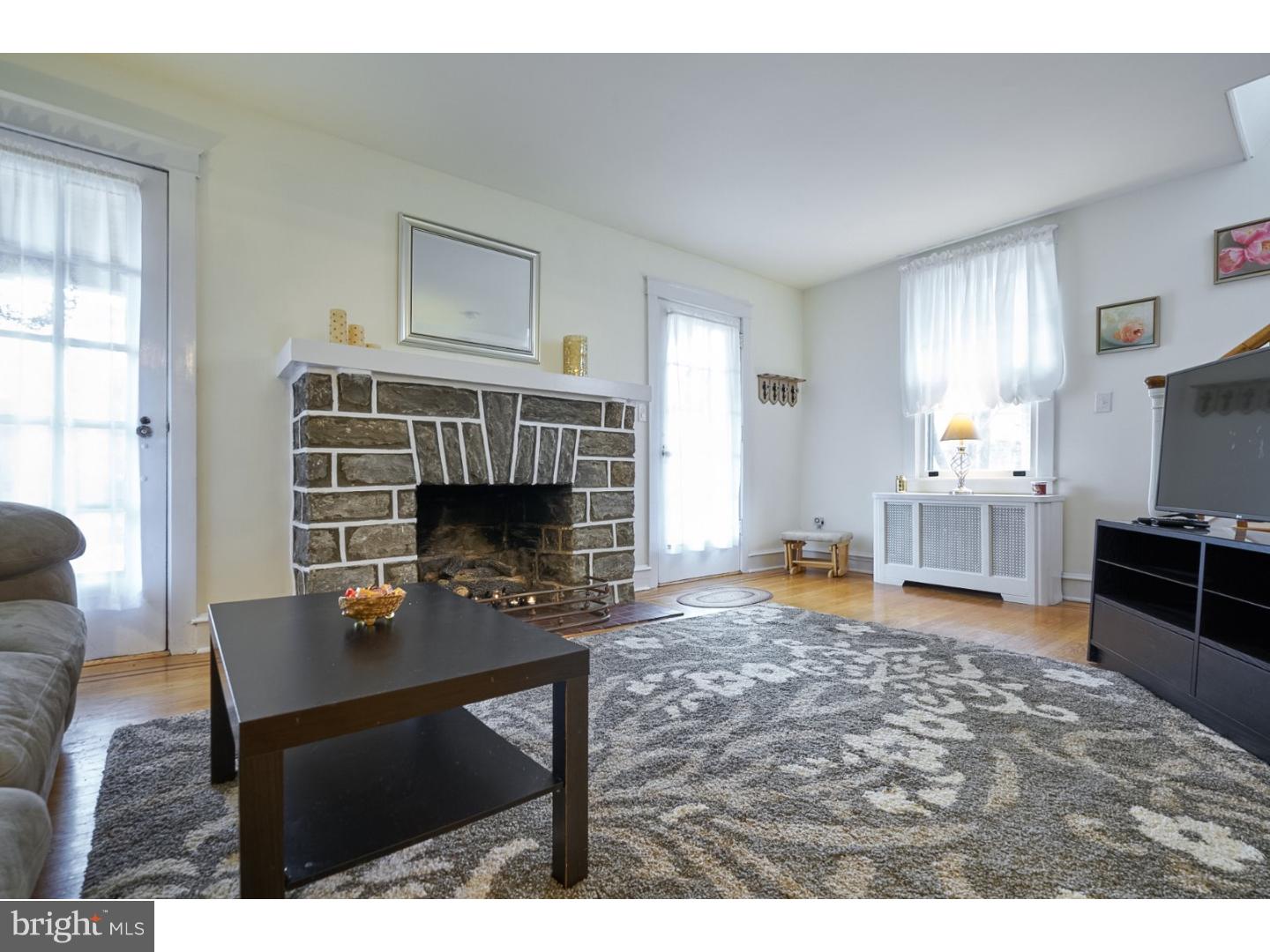 304 South Manoa Road Havertown, PA 19083 - Photo 6 of 25 Living Room
