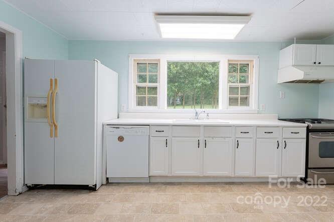2853 Chimney Rock Road Hendersonville, NC 28792 - Photo 10 of 36 a bathroom with a sink double vanity and a granite