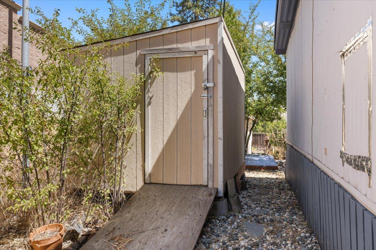 970 Laurel Lane Grass Valley, CA 95945 - Photo 13 of 44 a view of a house with a yard