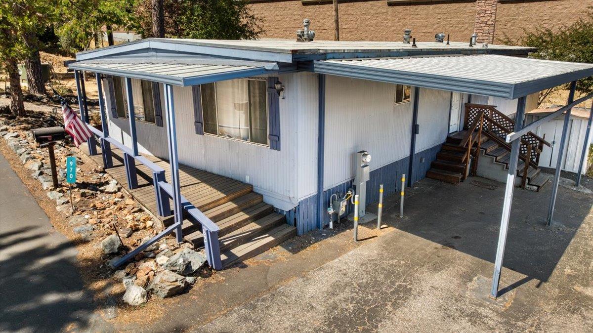 970 Laurel Lane Grass Valley, CA 95945 - Photo 3 of 44 a view of a house with wooden fence