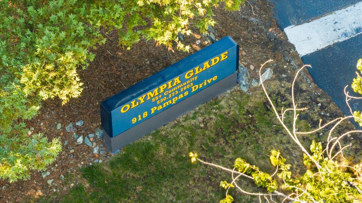 970 Laurel Lane Grass Valley, CA 95945 - Photo 41 of 44 a street sign that is on a tree