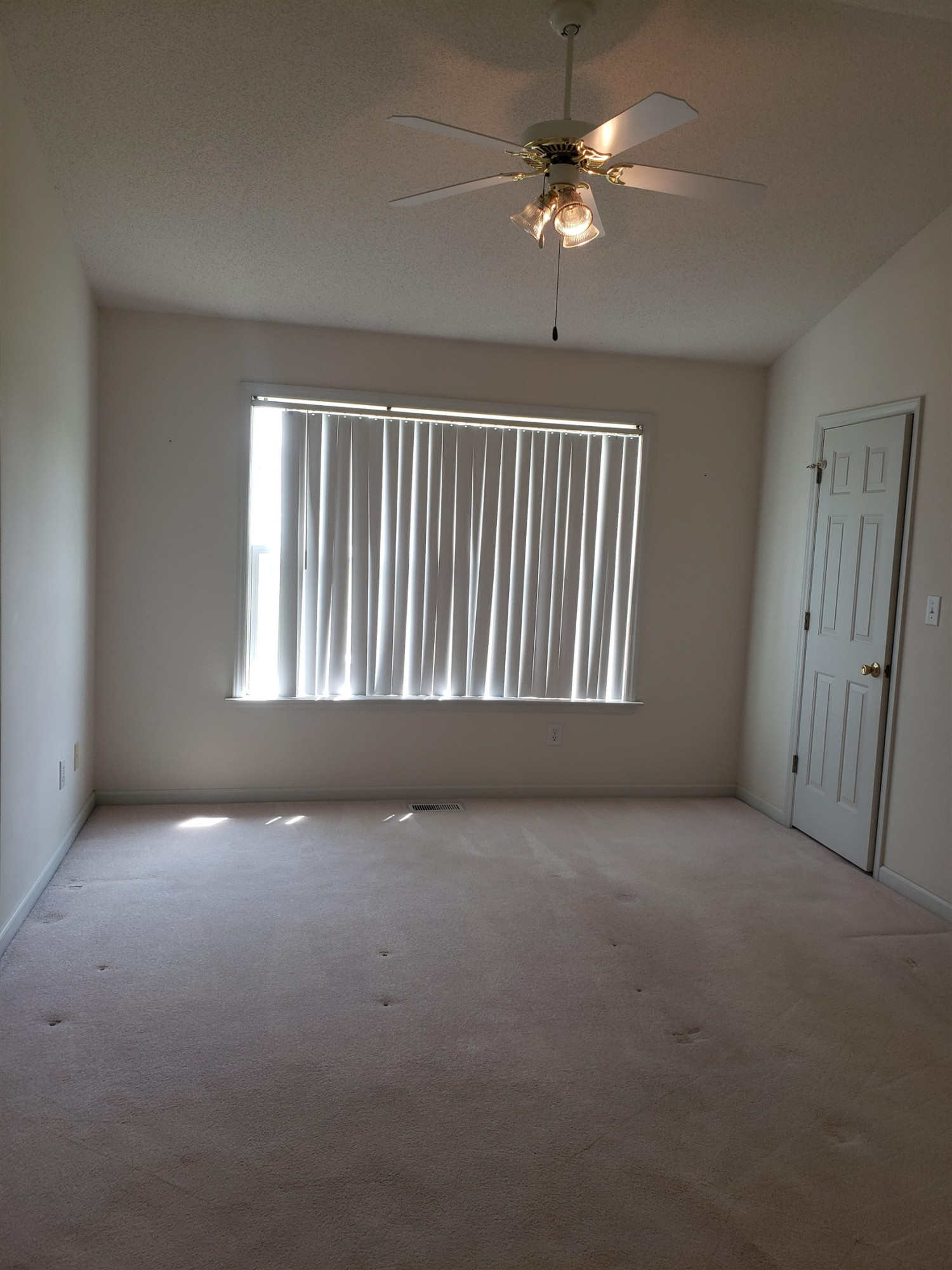 340 Parrish Memorial Road Selma, NC 27576 - Photo 9 of 17 an empty room with windows and fan