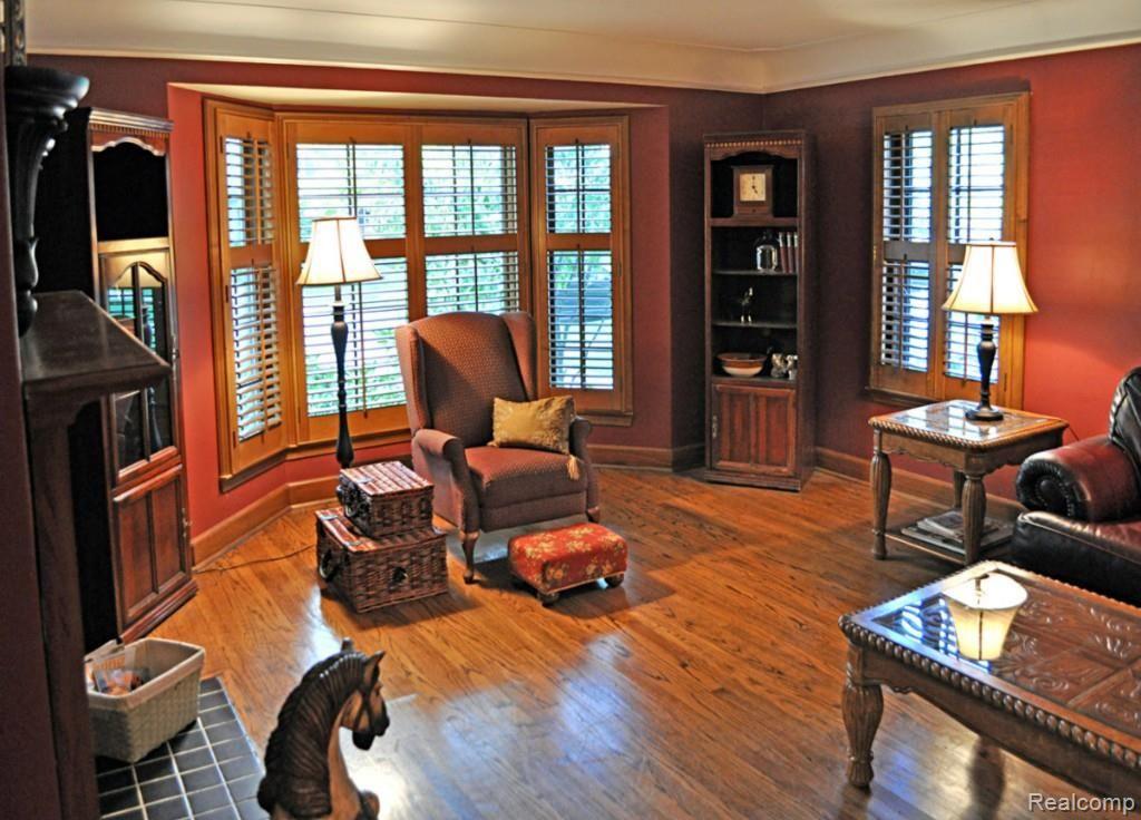 286 Merriweather Road Grosse Pointe, MI 48236 - Photo 3 of 17 Living Room_1160.jpg