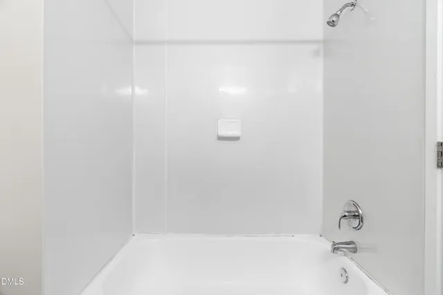 $1,050 | 5104 Hollyridge Drive, Unit 303, Raleigh, NC 27612