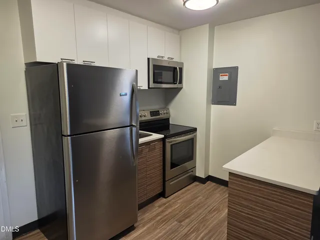 $1,050 | 5104 Hollyridge Drive, Unit 303, Raleigh, NC 27612