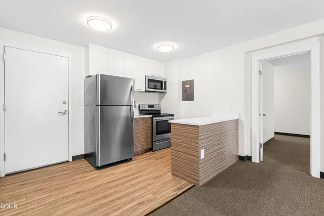 $1,050 | 5104 Hollyridge Drive, Unit 303, Raleigh, NC 27612