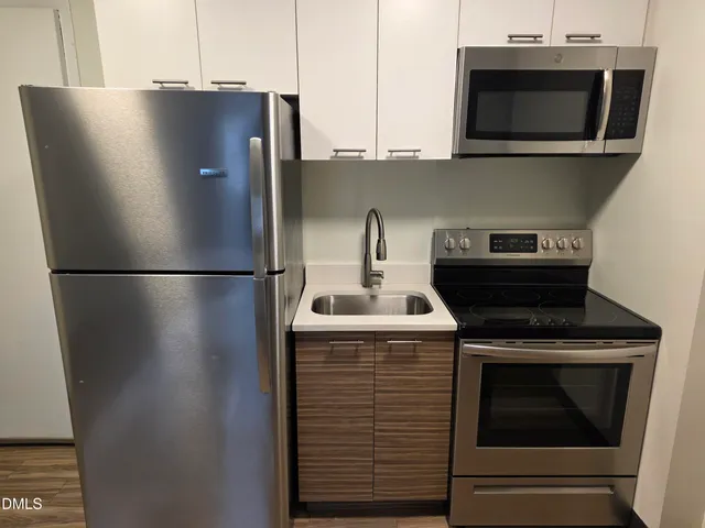 $1,050 | 5104 Hollyridge Drive, Unit 303, Raleigh, NC 27612