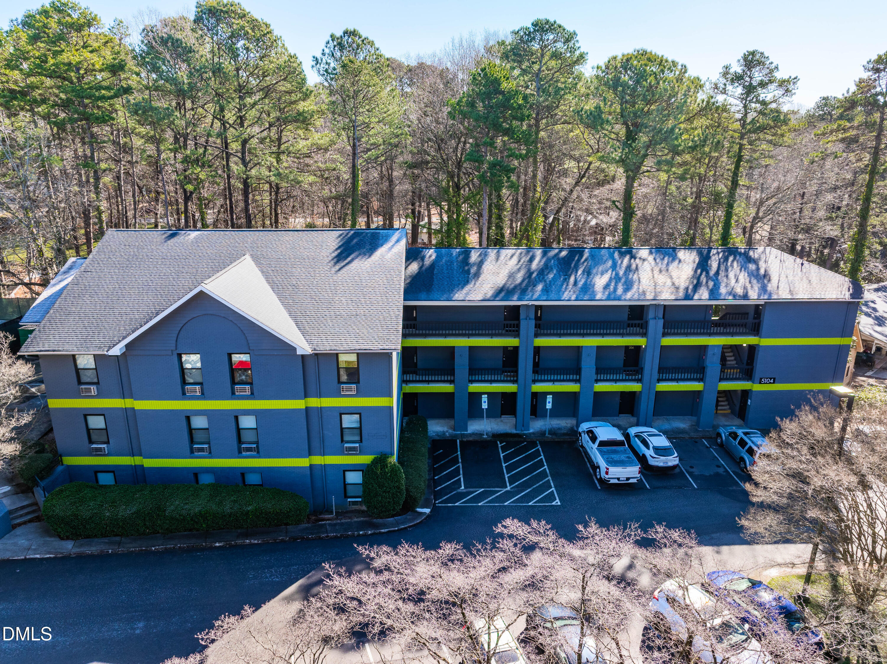 5104 Hollyridge Drive, Unit 303 Raleigh, NC 27612 - Photo 20 of 21 a front view of a house with garden